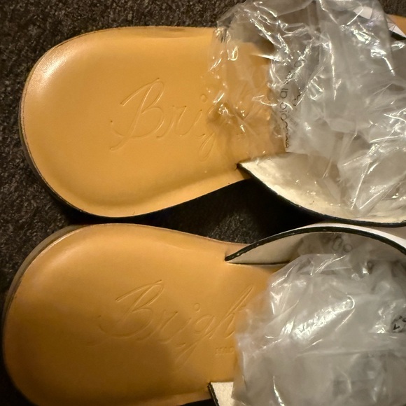 Brighton optic white Allure sandals 9.5M leather New without box - Picture 11 of 12